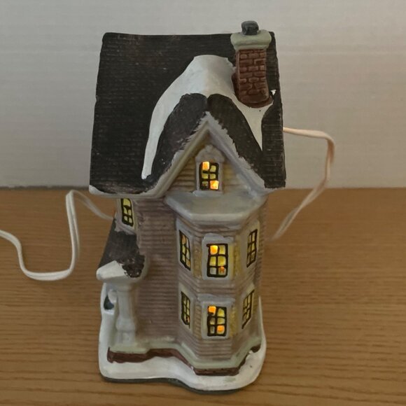 Vtg Home for the Holidays 2 Story House Light-Up Ceramic Christmas Village Shop - Picture 3 of 9